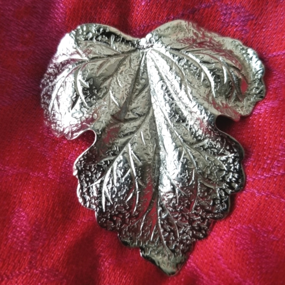 Vintage Napier silver leaf brooch mulberry ? leaf pin three lobed fall